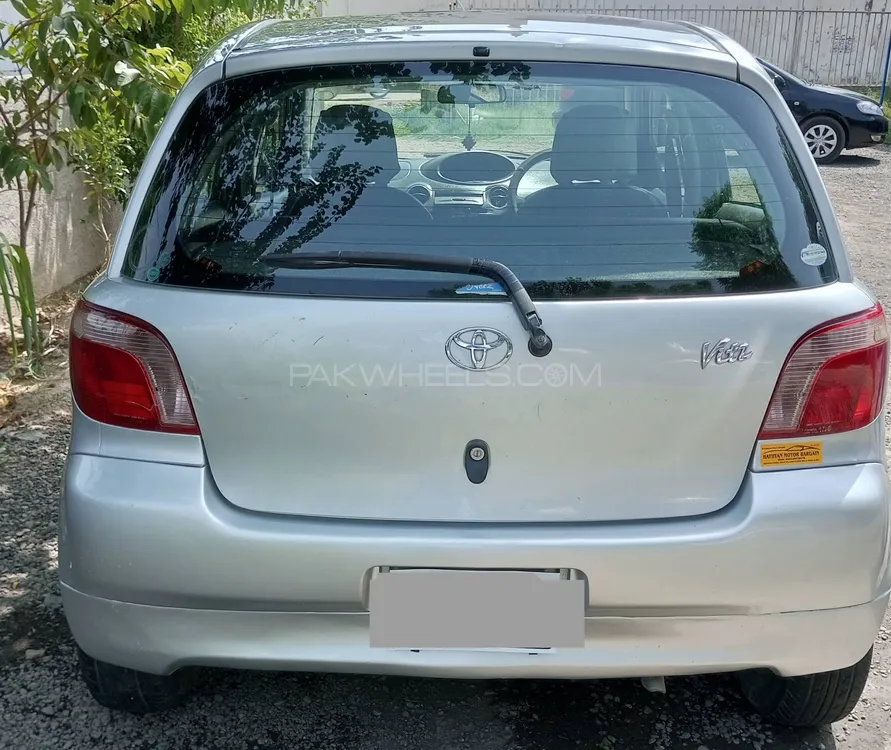 Toyota Vitz 2001 for Sale in Takhtbai Image-1