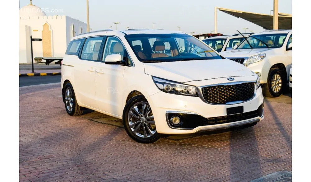 KIA Carnival 2018 for Sale in Faisalabad Image-1