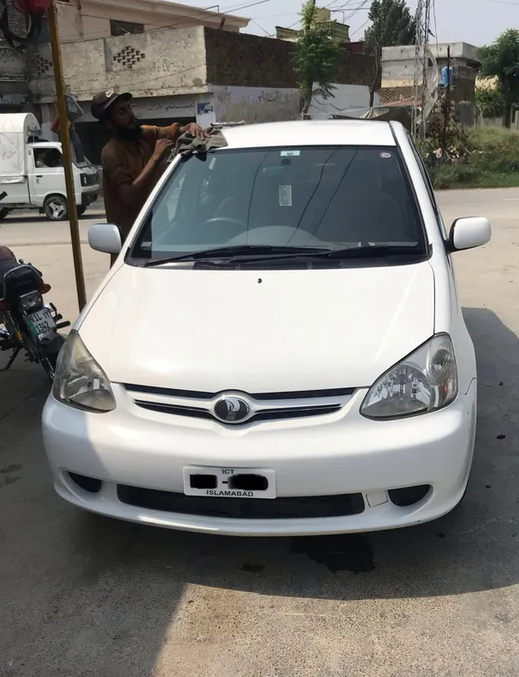 Toyota Platz 2004 for Sale in Taxila Image-1