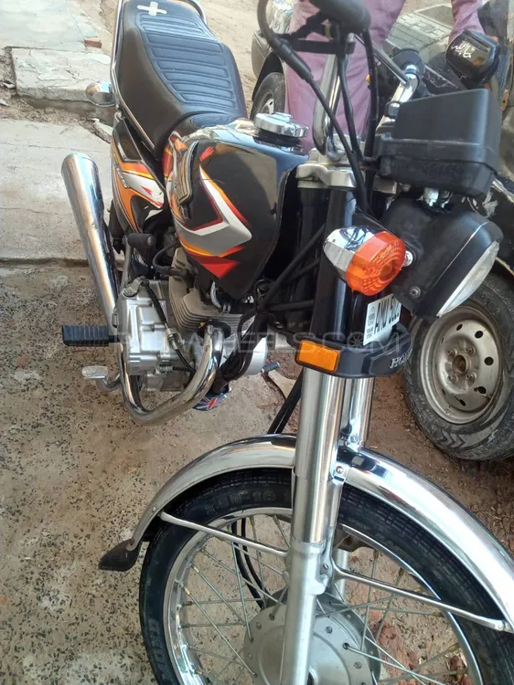 Olx two best sale wheeler gadi