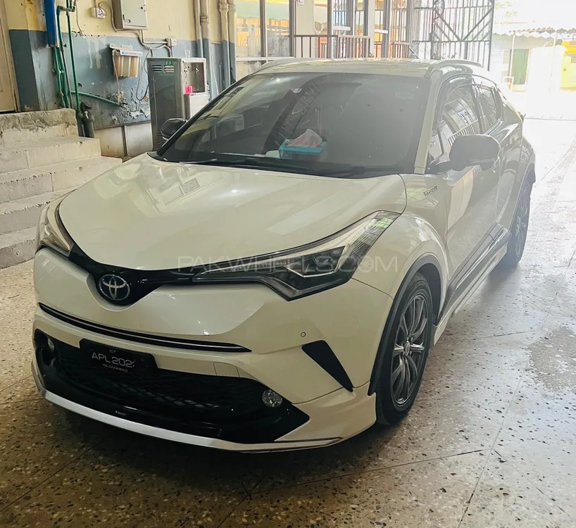 Toyota C-HR 2017 for Sale in Peshawar Image-1