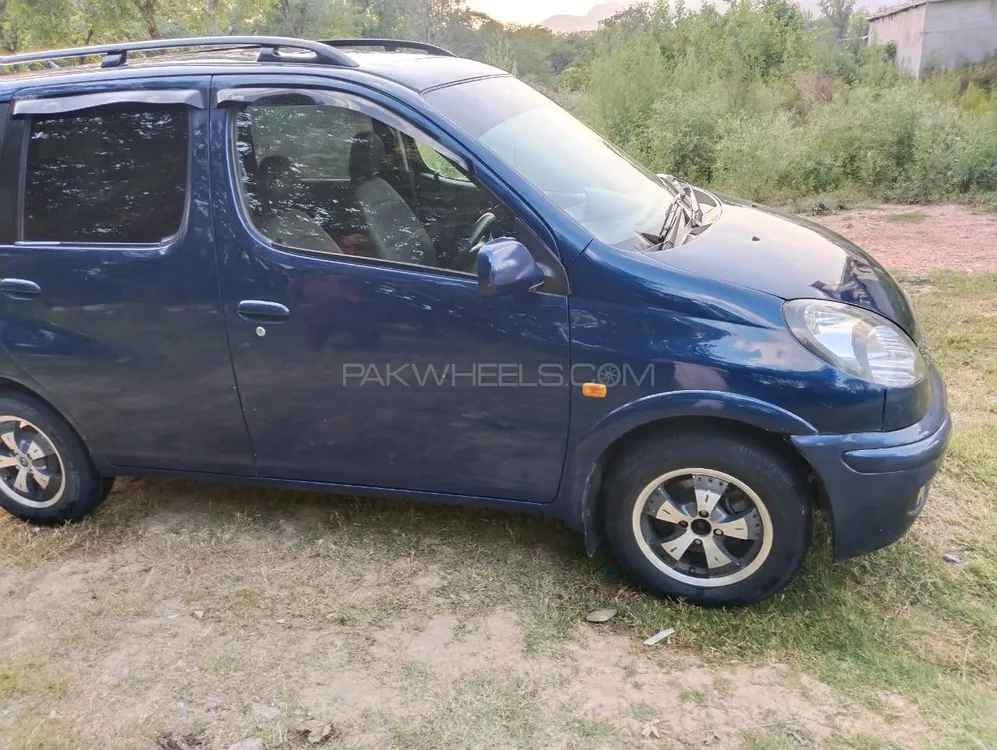 Toyota Vitz 2003 for sale in Chiniot