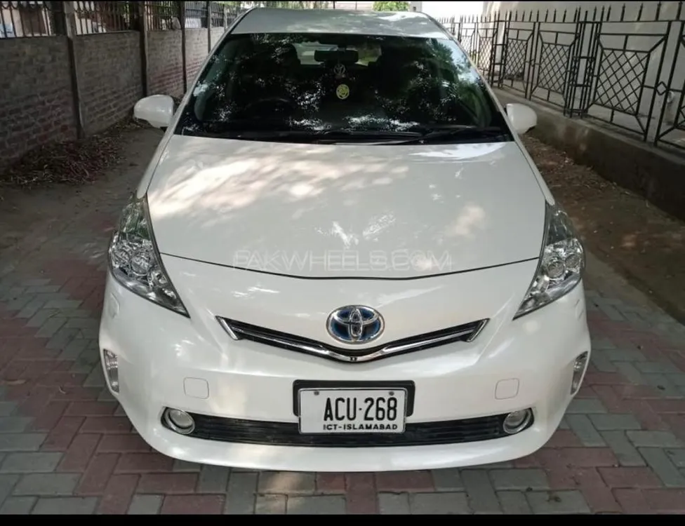 Toyota Prius Alpha 2013 for Sale in Faisalabad Image-1
