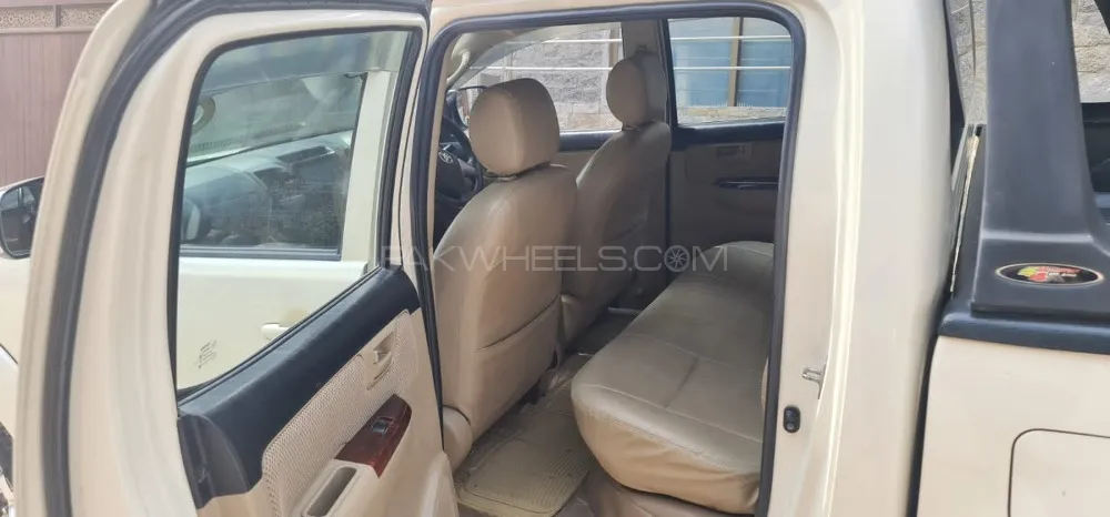 Toyota Hilux 2015 for Sale in Islamabad Image-1
