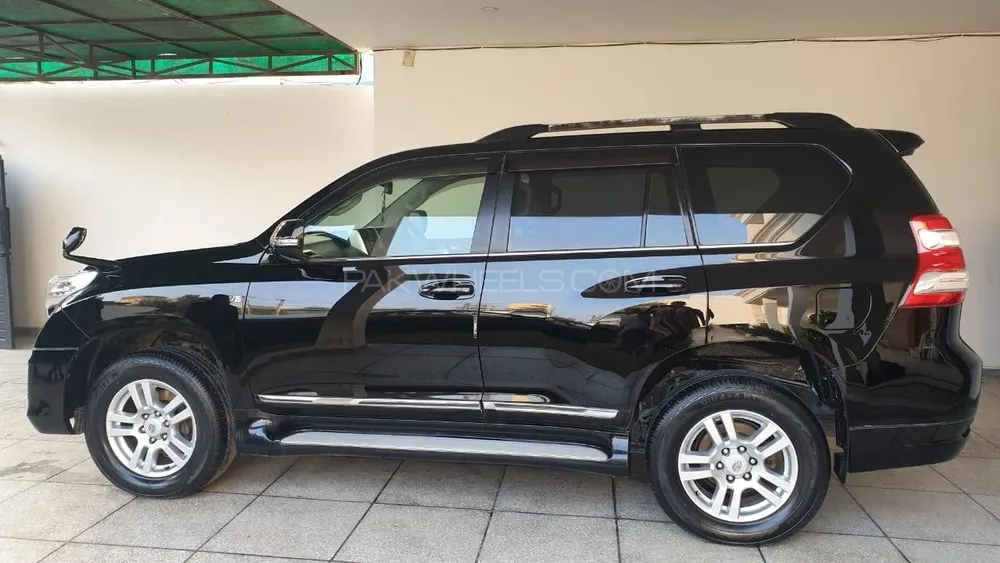 Toyota Prado 2010 for Sale in Multan Image-1