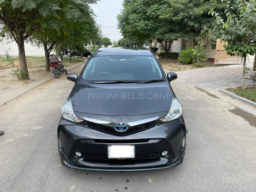 Toyota Prius Alpha 2014 for Sale in Faisalabad Image-1