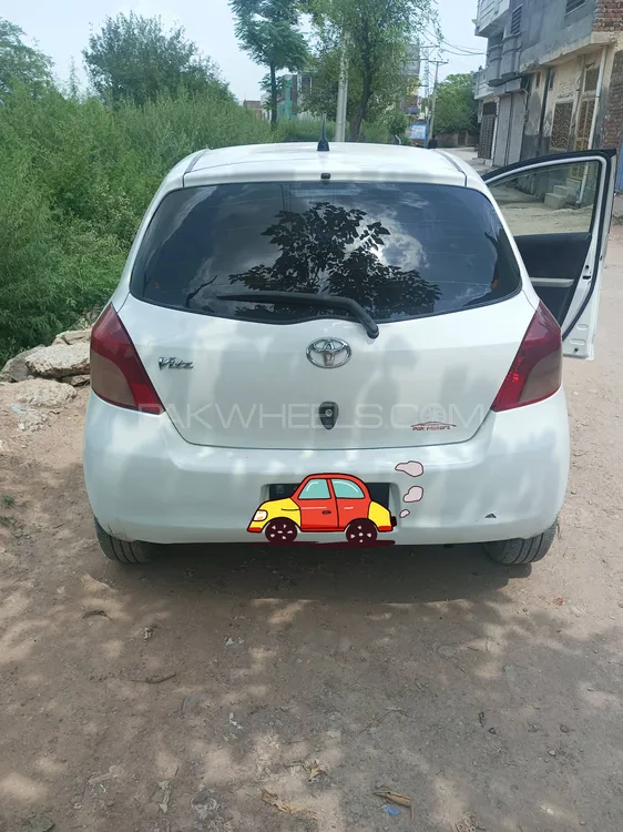 Toyota Vitz 2005 for Sale in Fateh Jang Image-1