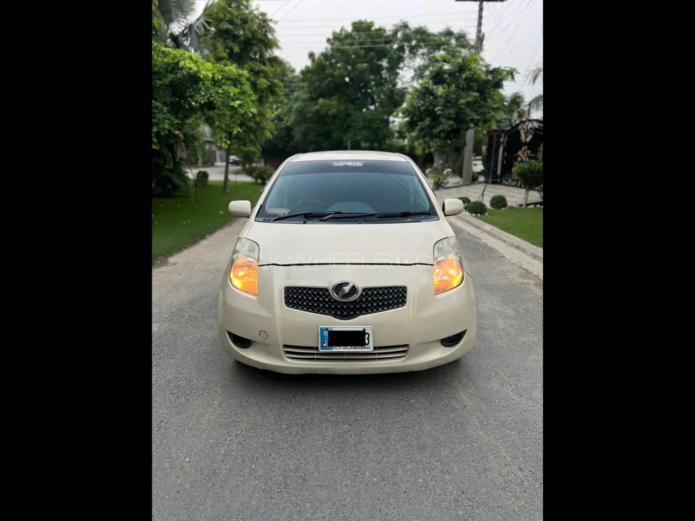 Toyota Vitz 2005 for Sale in Lahore Image-1
