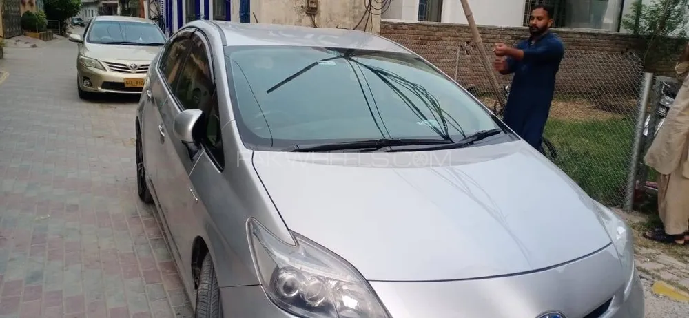 Toyota Prius 2015 for Sale in Dera ismail khan Image-1