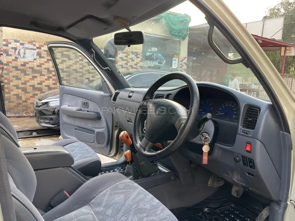 Toyota Hilux 2002 for Sale in Bahawalpur Toyota Hilux 2002 for Sale in Bahawalpur Image-14