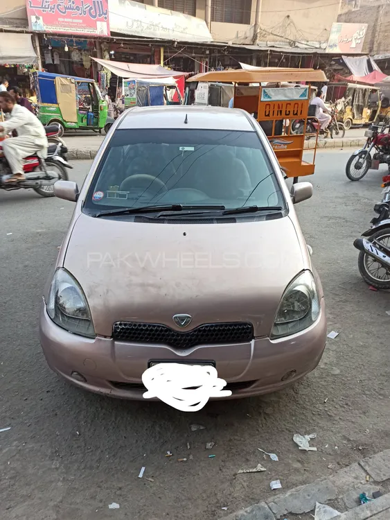 Toyota Vitz 2000 for Sale in Sargodha Image-1