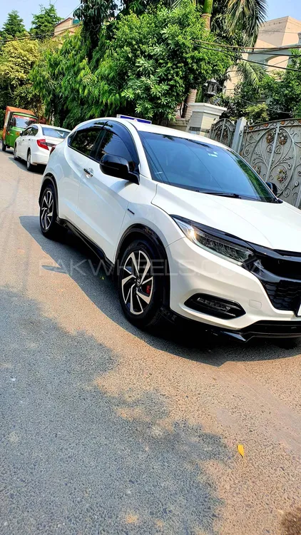 Honda Vezel 2017 for Sale in Lahore Image-1