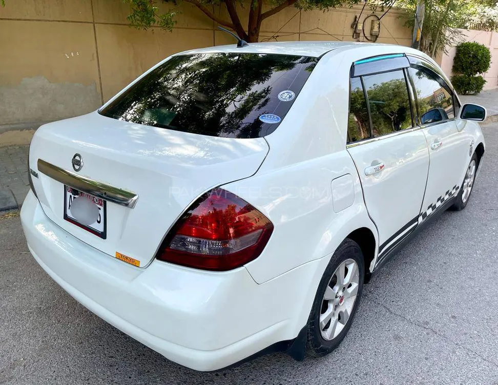 Nissan Tiida 2007 for Sale in Karachi Image-1