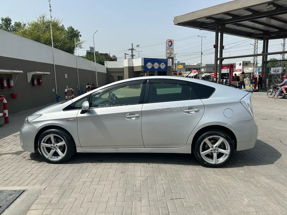 Toyota Prius 2012 for Sale in Lahore Image-1