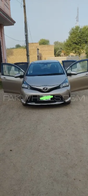 Toyota Vitz 2015 for Sale in D.G.Khan Image-1