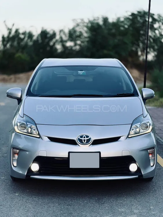 Toyota Prius 2014 for Sale in Attock Image-1