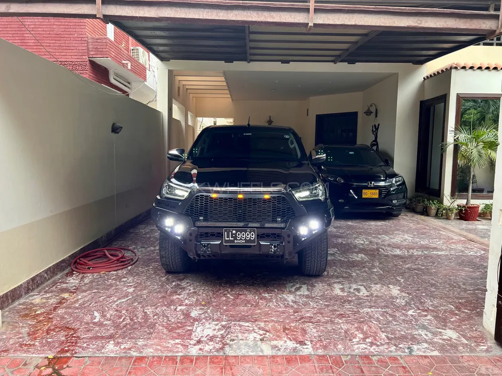 Toyota Hilux 2021 for Sale in Karachi Image-1
