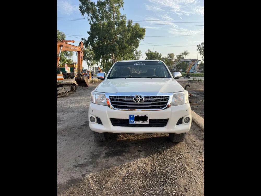 Toyota Hilux 2013 for Sale in Islamabad Image-1