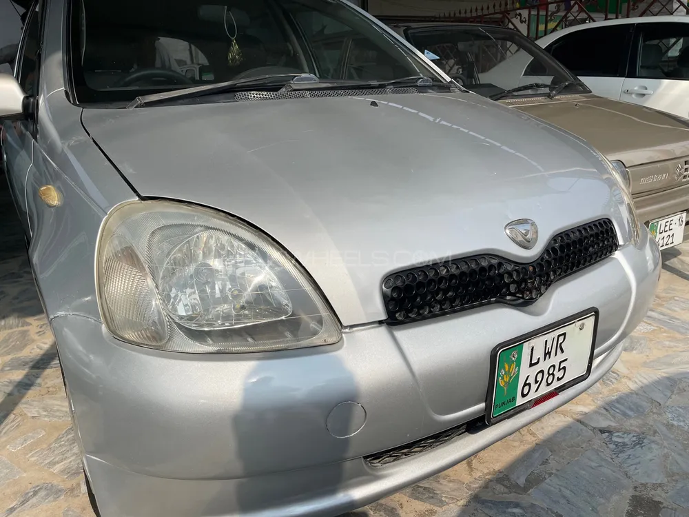 Toyota Vitz 2000 for Sale in Peshawar Image-1