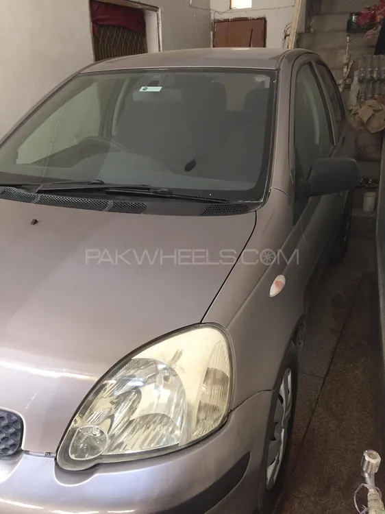 Toyota Vitz 2004 for Sale in Lahore Image-1