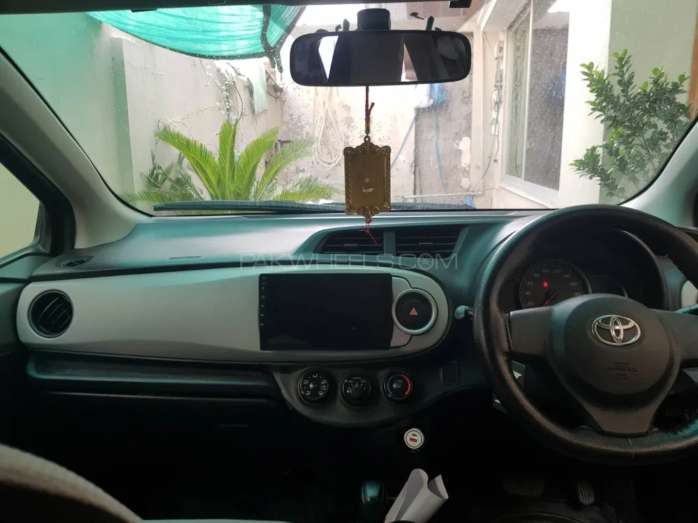 Toyota Vitz 2013 for Sale in Chakwal Image-1