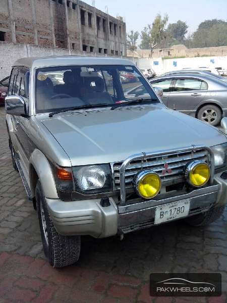Mitsubishi Pajero 1993 for Sale in Peshawar Image-1