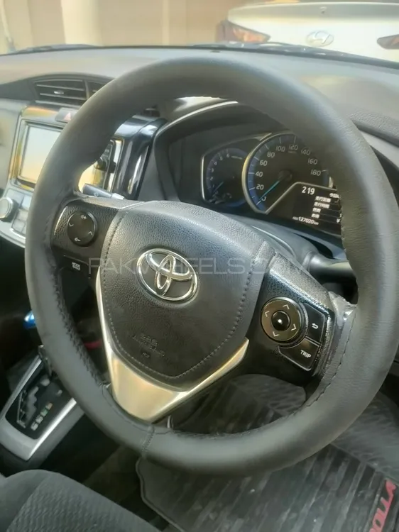 Toyota Corolla Axio 2014 for Sale in Rahim Yar Khan Image-1
