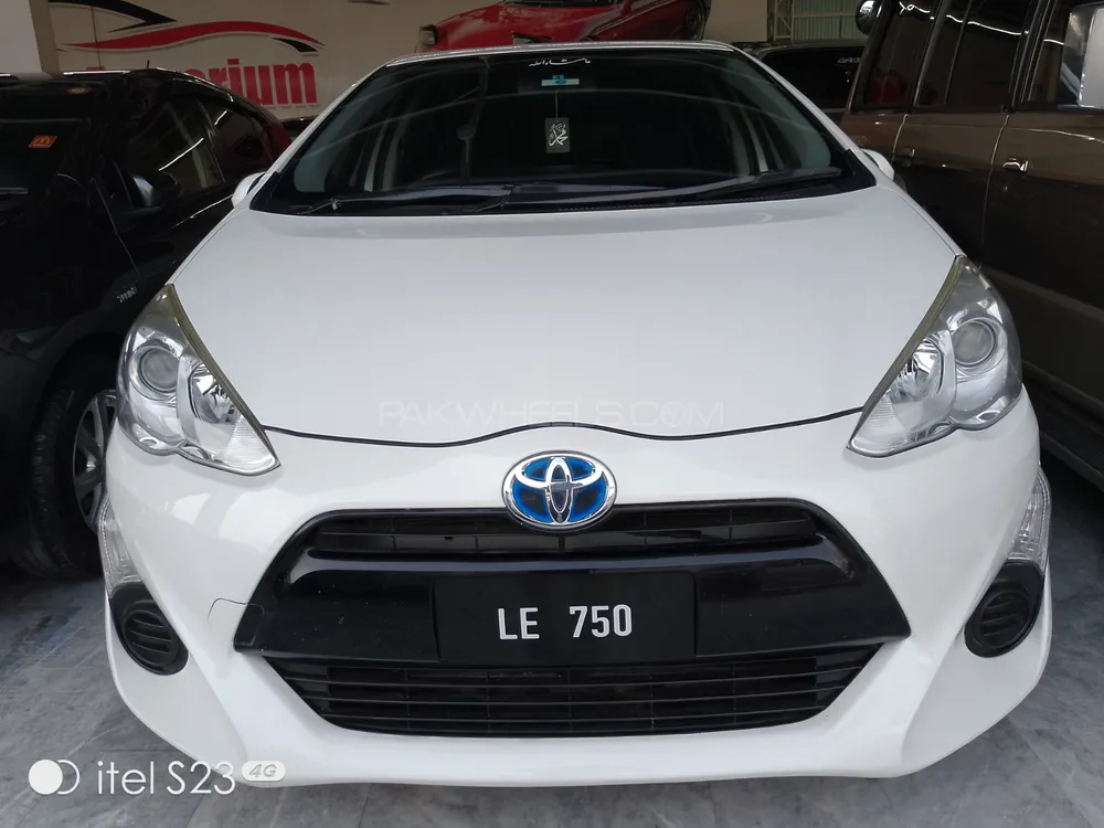Toyota Aqua 2015 for Sale in Peshawar Image-1
