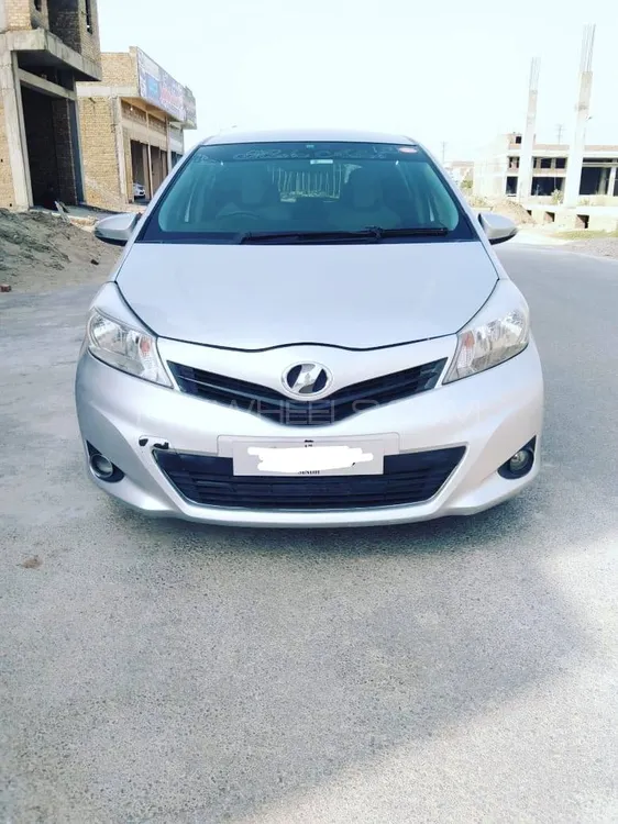Toyota Vitz 2013 for Sale in D.G.Khan Image-1
