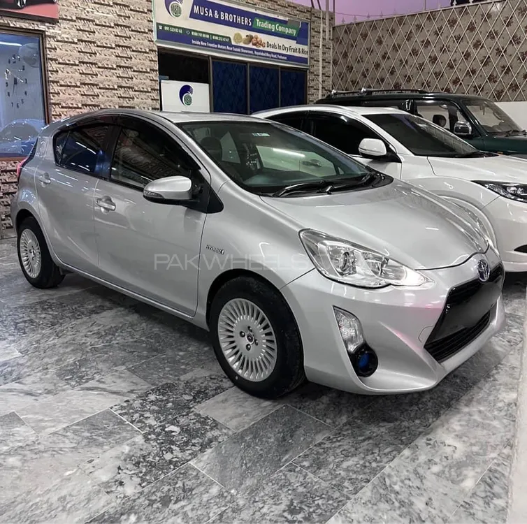 Toyota Aqua 2015 for Sale in Peshawar Image-1