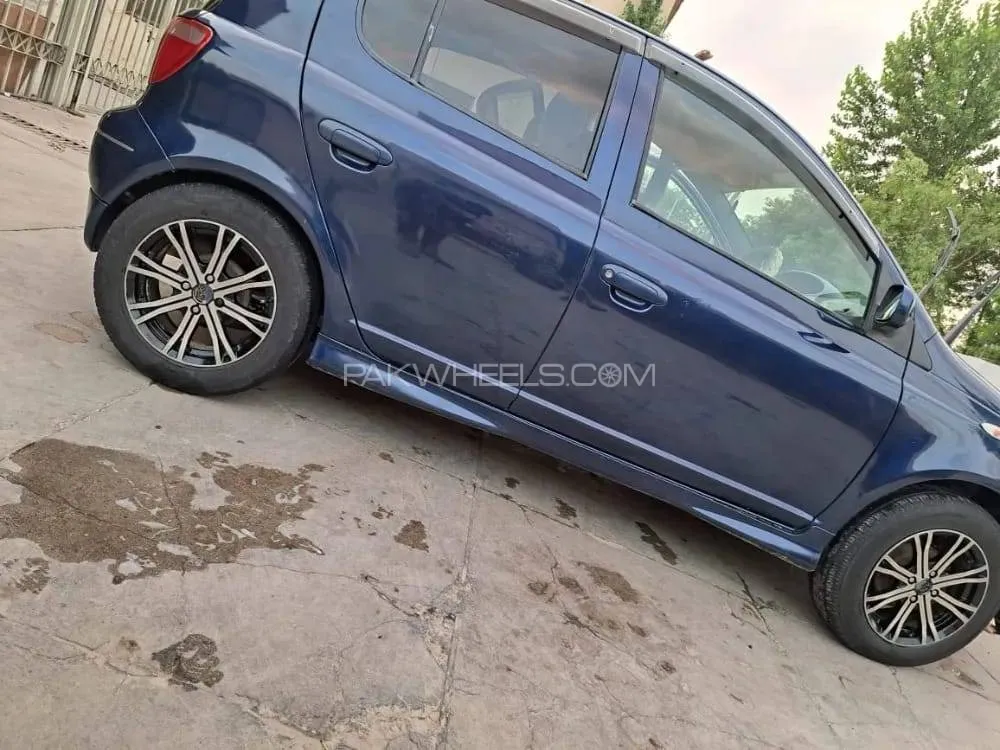 Toyota Vitz 2000 for Sale in Peshawar Image-1