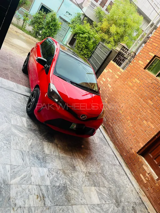 Toyota Vitz 2014 for Sale in Sahiwal Image-1
