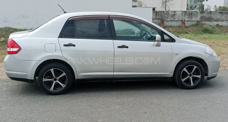 Nissan Tiida 2007 for Sale in Lahore Image-1