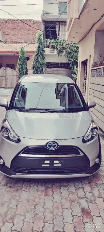 Toyota Sienta 2016 for Sale in Lahore Image-1