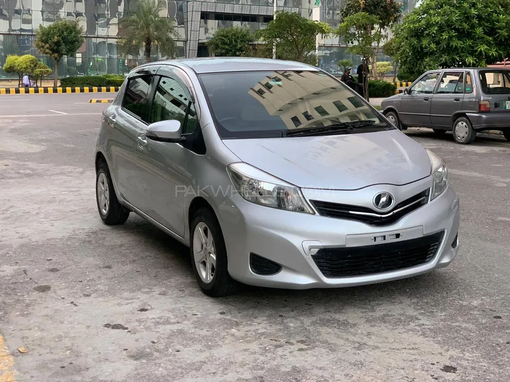 Toyota Vitz 2011 for Sale in Islamabad Image-1