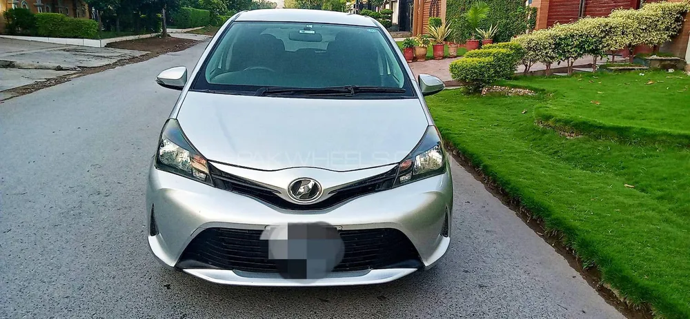 Toyota Vitz 2014 for Sale in Peshawar Image-1