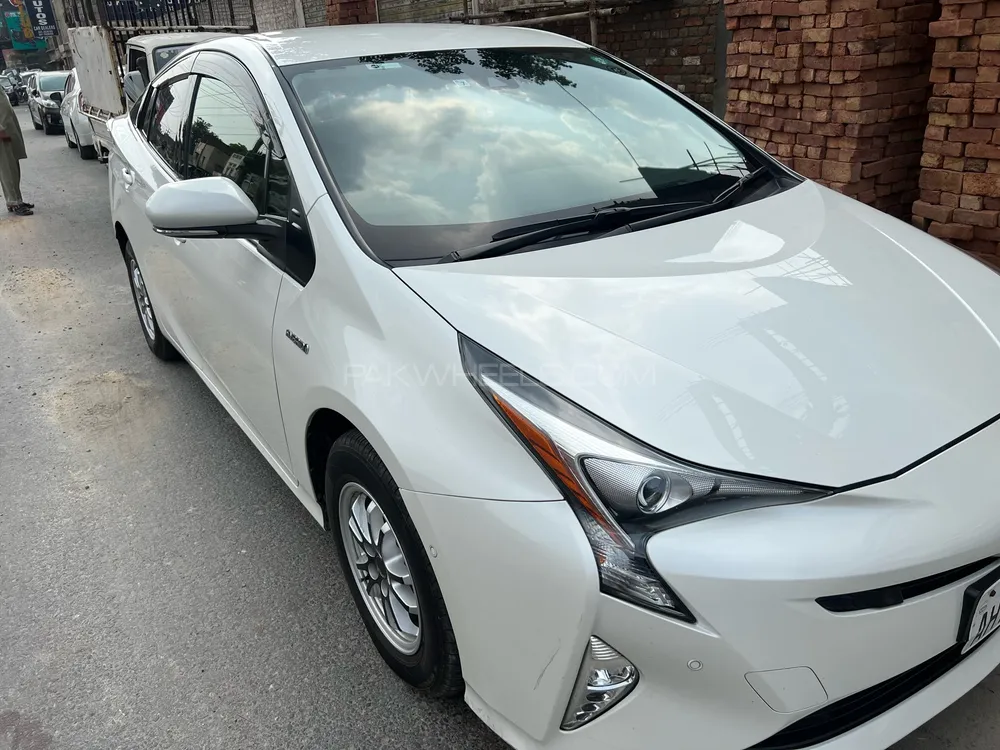 Toyota Prius 2018 for Sale in Faisalabad Image-1