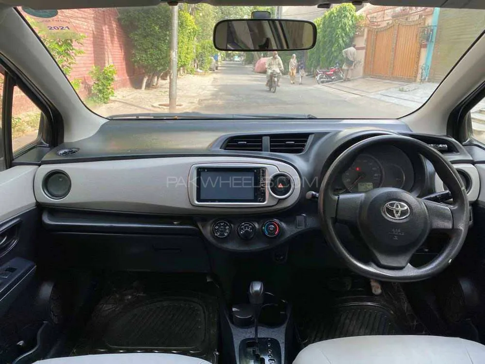 Toyota Vitz 2017 for Sale in Lahore Image-1