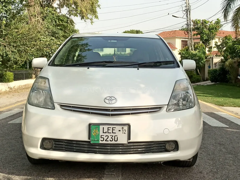 Toyota Prius 2007 for Sale in Lahore Image-1