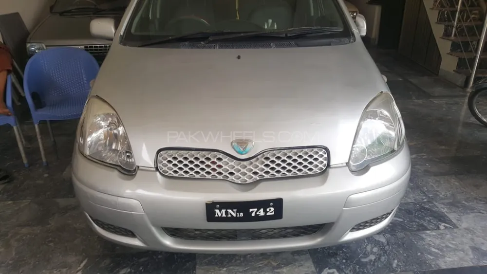 Toyota Vitz 2000 for Sale in Multan Image-1