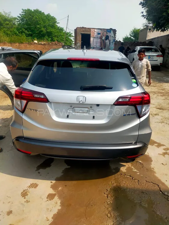 Honda Vezel 2017 for Sale in Lala musa Image-1