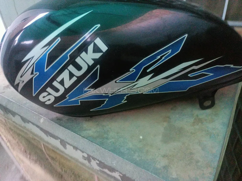 Suzuki GS 150 fuel tank for sale Image-1