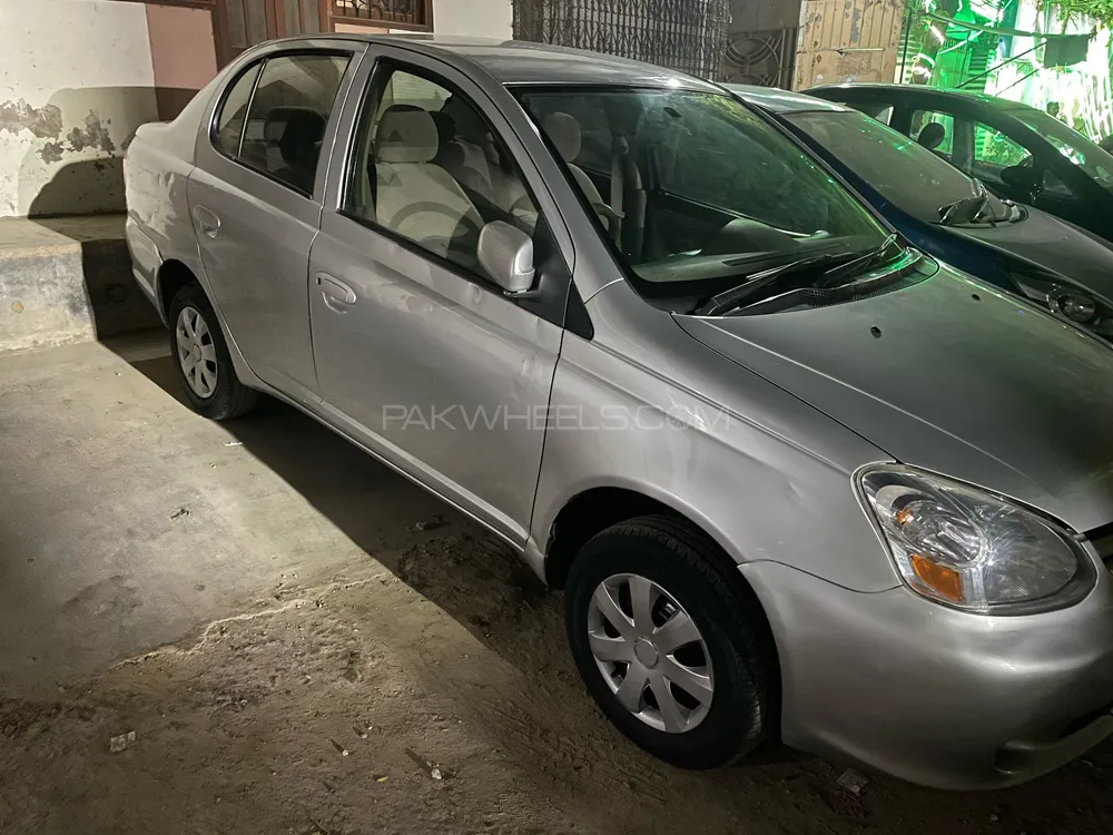 Toyota Platz 2005 for Sale in Karachi Image-1