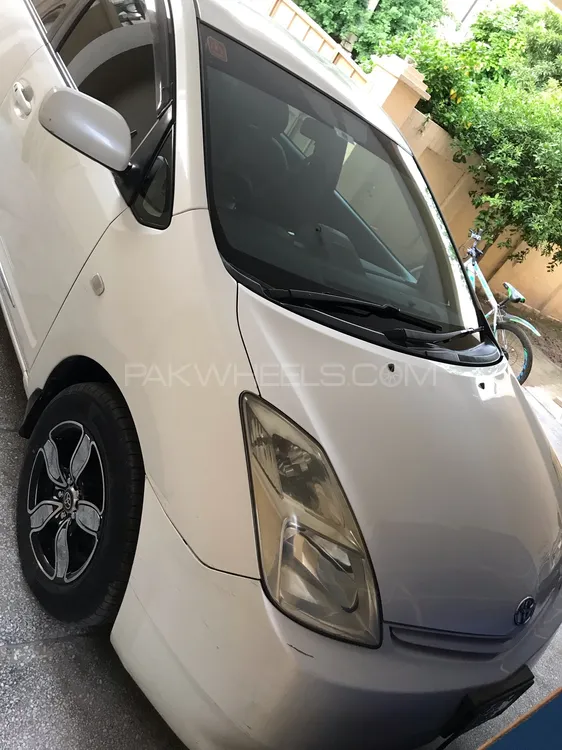 Toyota Prius 2004 for Sale in Lahore Image-1