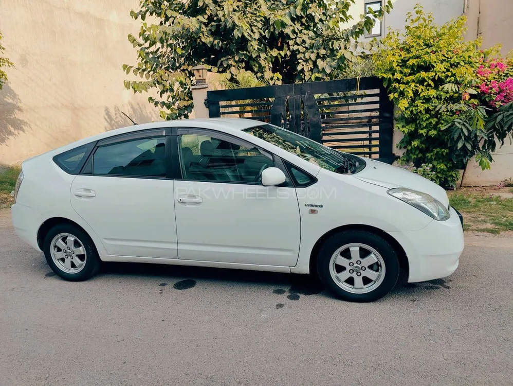 Toyota Prius 2013 for Sale in Multan Image-1