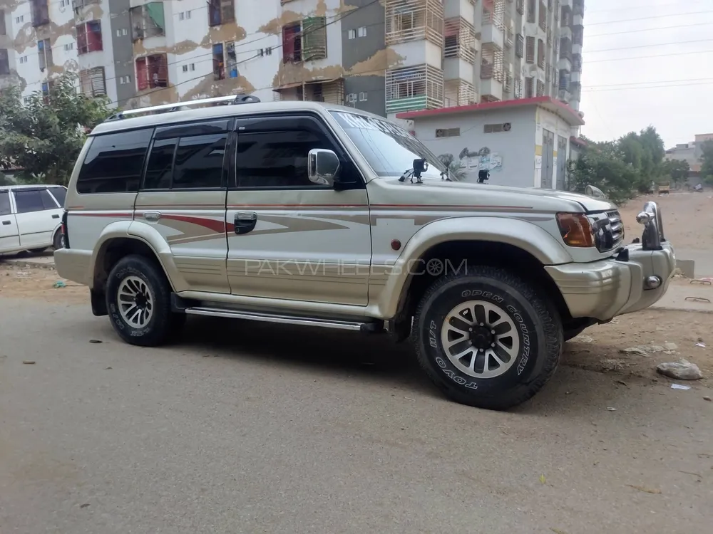 Mitsubishi Pajero 1995 for Sale in Karachi Image-1