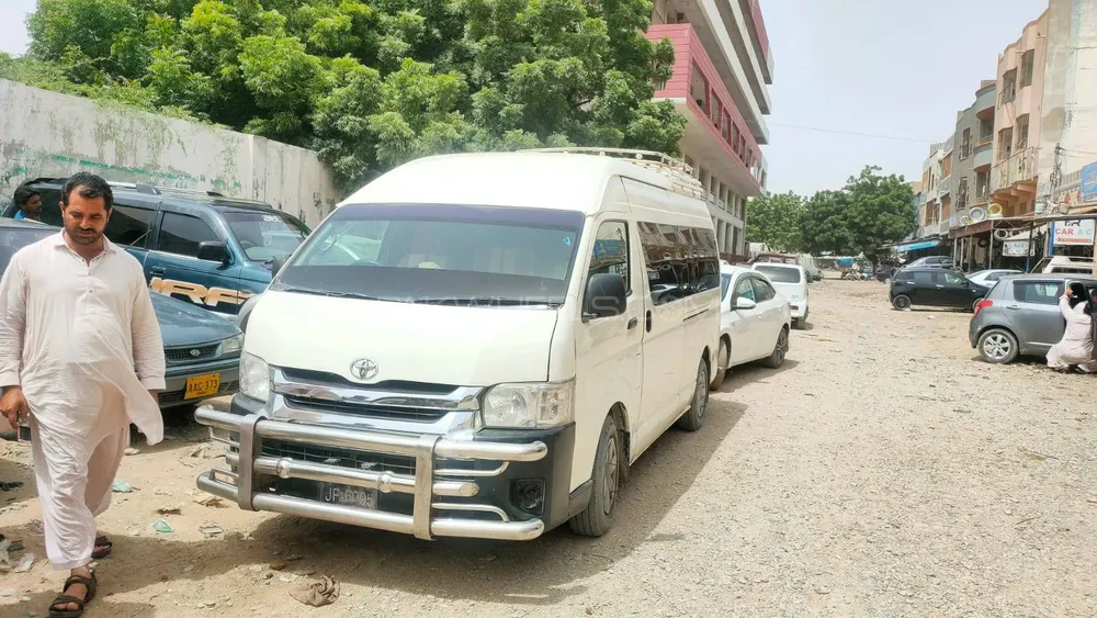 Toyota Hiace 2013 for Sale in Karachi Image-1