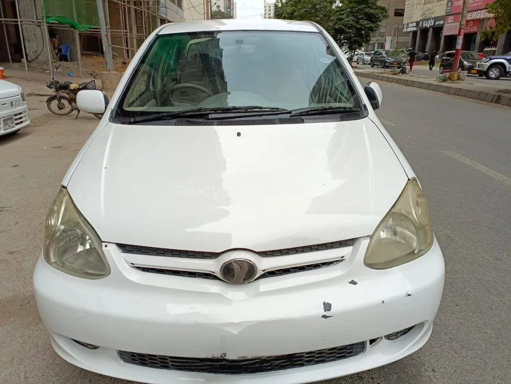 Toyota Platz 2004 for Sale in Karachi Image-1