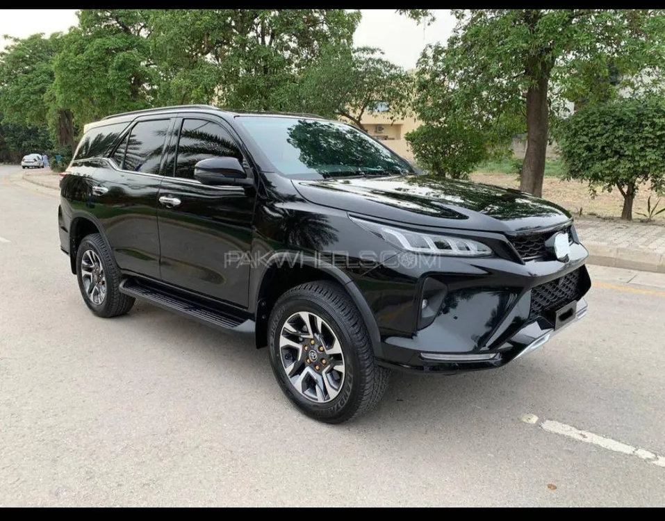 Toyota Fortuner 2018 for Sale in Lahore Image-1
