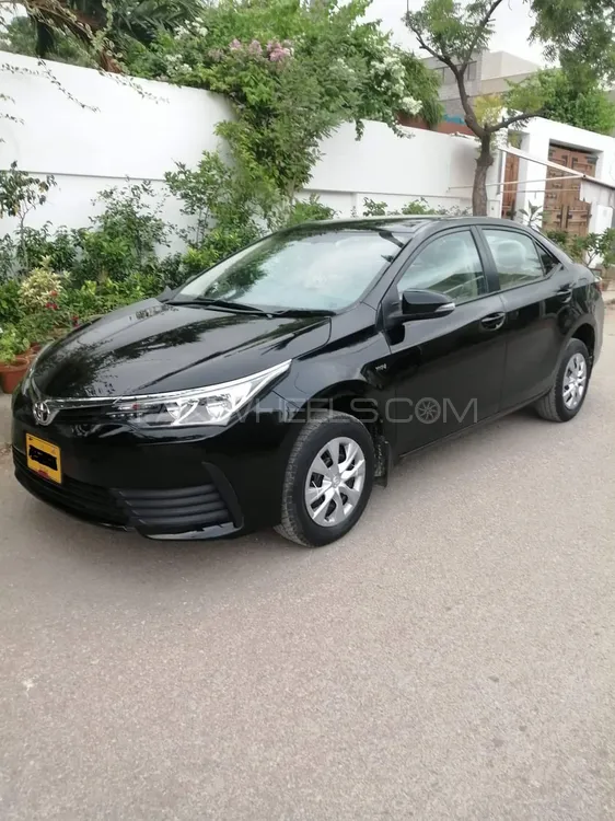 Toyota Corolla 2017 for Sale in Karachi Image-1